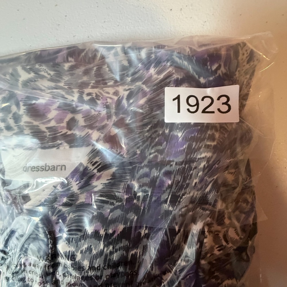 Dressbarn‎ Womens Blouse Regular Purple Abstract Feather Print Button Up M - Picture 7 of 7